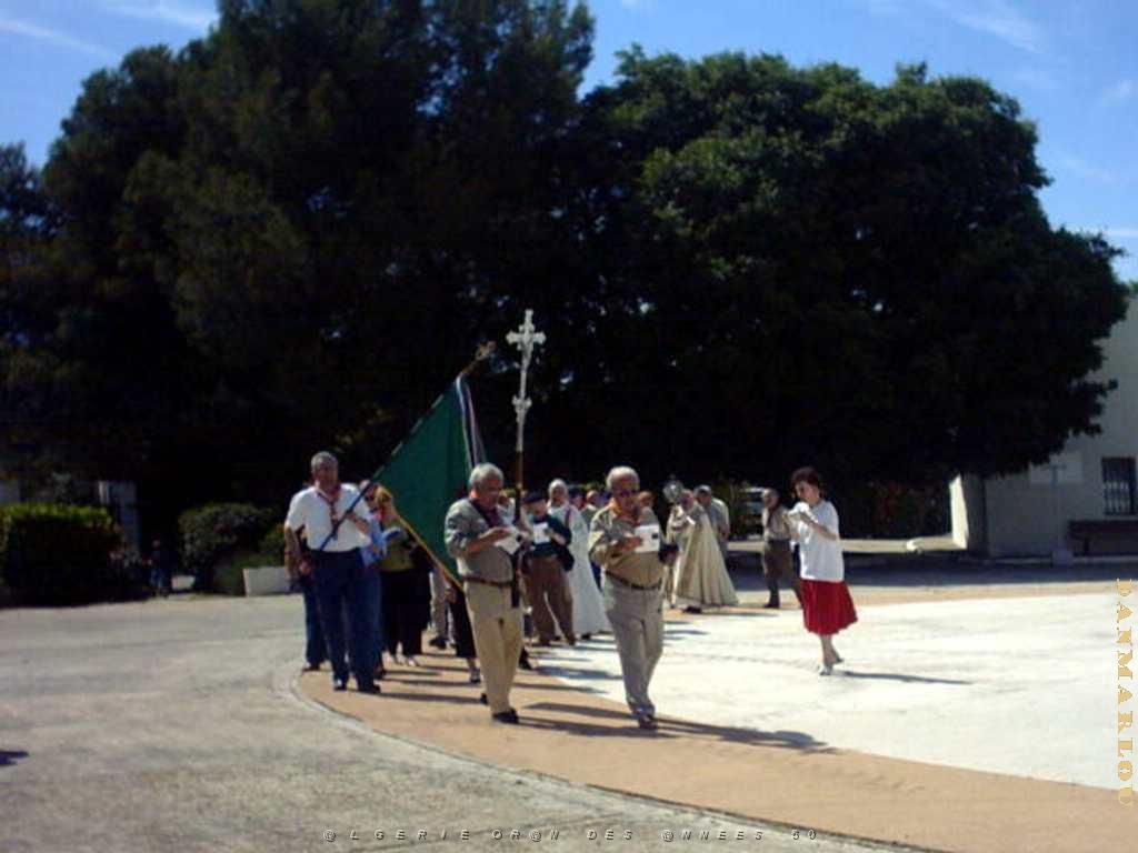 SCOUTS D ORANIE NIMES 2007 07 DEROULEMENT DE LA PROCESSION.JPG